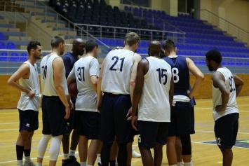 В Харькове заразились коронавирусом игроки известного баскетбольного клуба: команда снялась с турнира