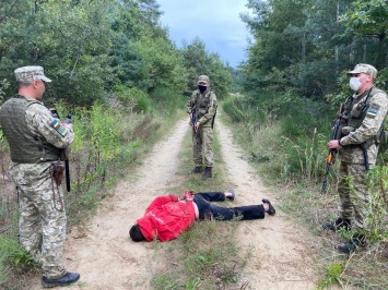 На Львовщине правонарушитель с ножом совершил нападение на пограничника