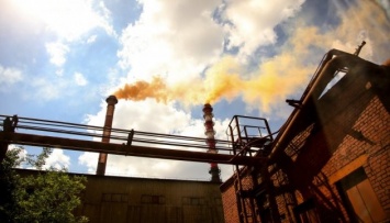 Украина должна увеличить налог на выбросы СО2 - эксперт