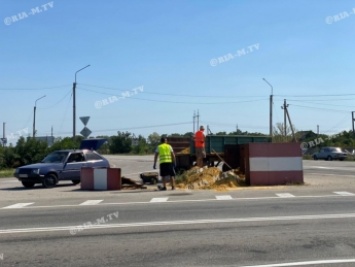 Война закончилась? Под Мелитополем разбирают блокпост (фото)