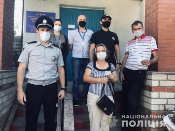 Жителям сгоревшего в Харьковской области села выдали новые паспорта - Нацполиция