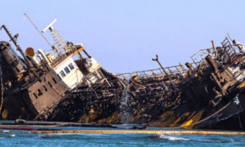 На отбуксировку танкера Delfi с одесского пляжа ушло 14 млн грн