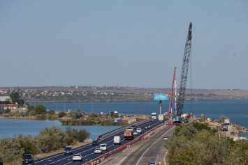 Президент осмотрел реконструкцию моста через Хаджибейский лиман