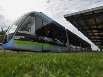 В Китае представили первый в мире трамвай, способный работать без контактной сети (ФОТО)
