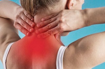 Боль в шее: 8 простых практик для облегчения состояния утром
