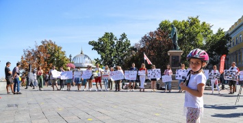 Жыве Беларусь: возле Дюка митинговали против белорусского диктатора