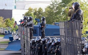 Строят баррикады. В Минске 150 тысяч протестующих