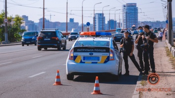 В Днепре на мостах стоят автоматчики: в Никополе убили двух мужчин, объявлен план "Сирена"