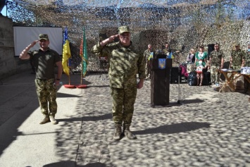 Военнослужащих 17-й танковой отдельной Криворожской бригады наградили в честь профессионального праздника и 17-й годовщины создания бригады