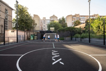 Новое место: в центре Киева открылась спортивная площадка