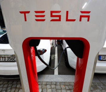 Tesla пересмотрит политику в отношении Supercharger