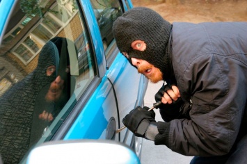 В Борисполе пьяный хулиган украл машину
