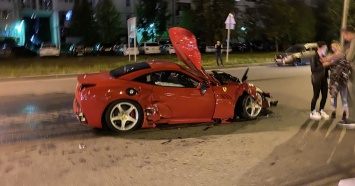 В Санкт-Петербурге Ferrari разбили об дрифтующую BMW (видео)