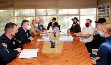 Аваков провел встречу с представителями хасидской общины относительно ситуации с паломничеством в Умань
