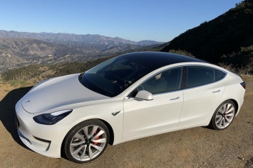 Tesla готовится к обновлению своего бестселлера Model 3