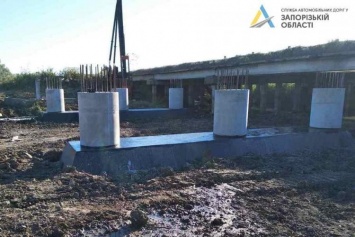 Как в Акимовском районе мост ремонтируют