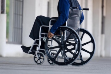Людей с инвалидностью будут пропускать на границах без очереди: законопроект