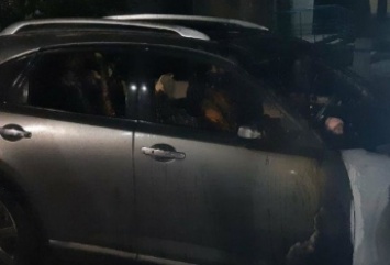 "Infiniti" в центре Запорожье подожгли умышленно - полиция