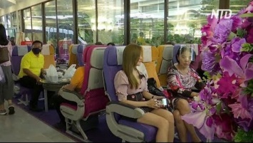 Ресторан с убранством авиалайнера открылся в Бангкоке (видео)