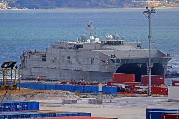 Американский военный катамаран снова вошел в Черное море