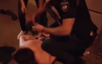 Пьяные подростки избили полицейских в Харькове