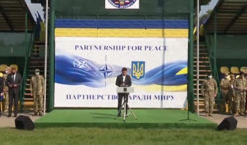 Членство в НАТО является стратегическим курсом Украины, - Зеленский