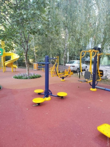 Дискриминация по прописке: в Одессе на детскую площадку, построенную за счет бюджета, не пускают детей из соседних дворов