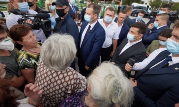 Зеленский во Львове встретился с семьями погибших солдат, воевавших на Донбассе