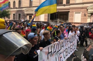 Украине предрекают страшное будущее с трансгендерным финалом