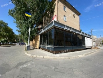 Кафе вместо паспортного стола - на площади в Мелитополе сняли строительные заграждения (фото, видео)
