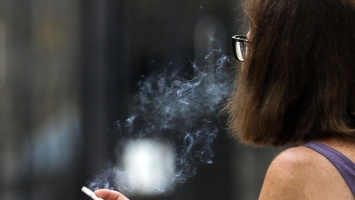 На Балеарских островах начали штрафовать за курение на улице
