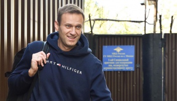В Берлине не комментируют ситуацию с бутылкой, из которой пил Навальный