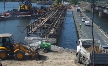 В Никопольском районе стартовали работы по восстановлению разрушенного моста через реку Чертомлык