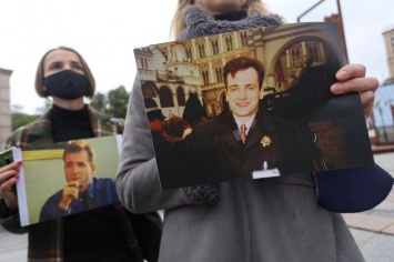 Акция памяти убитого журналиста Георгия Гонгадзе прошла в Киеве (ФОТО)