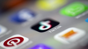 Власти США обязали удалить TikTok и WeChat из App Store и Google Play до 20 сентября