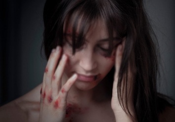 Криворожанин, стащивший супругу с кровати, заплатит штраф за домашнее насилие