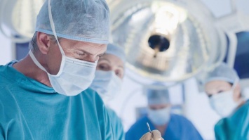 Украинским хирургам удалось вырезать суперопухоль