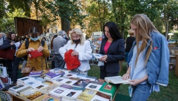 В Ужгороде продолжается Книга-фест: лучшие новинки и общение с писателями