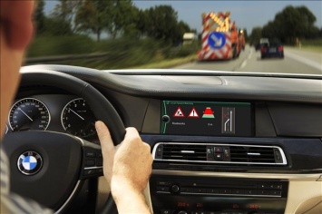 Будущие модели BMW смогут «предвидеть» дорожное покрытие
