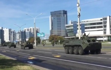 В центре Минска появилась бронетехника