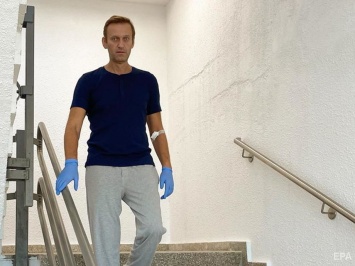Разработчик "Новичка": Навальный был отравлен за один - три часа до отъезда в аэропорт Томска