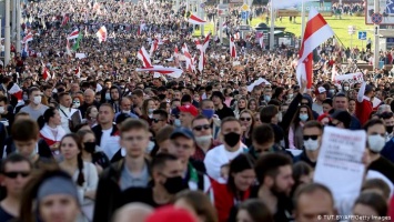 Очереди в автозаки и "Марш справедливости": протестные выходные в Беларуси
