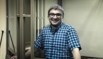 Адвокаты едут встречать из колонии блогера Мемедеминова