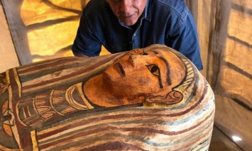 В египетском некрополе найдено 14 саркофагов, которым около 2500 лет
