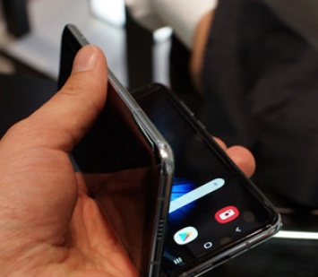 Samsung будет доминировать на рынке гибких смартфонов по итогам 2020 года