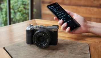 Sony представила самую маленькую и легкую полнокадровую камеру