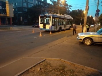 В Мариуполе столкнулись троллейбус и «Волга». Пострадал ребенок, - ФОТО