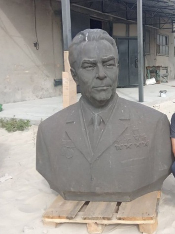 Учредитель предприятия рассказал, как реставрировали бюст Брежнева в Каменском