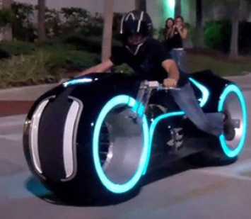 Дизайнер показал концепт эклектрического мотоцикла из будущего (Фото)