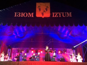Изюм отметил День города фейерверком и концертом (фото)